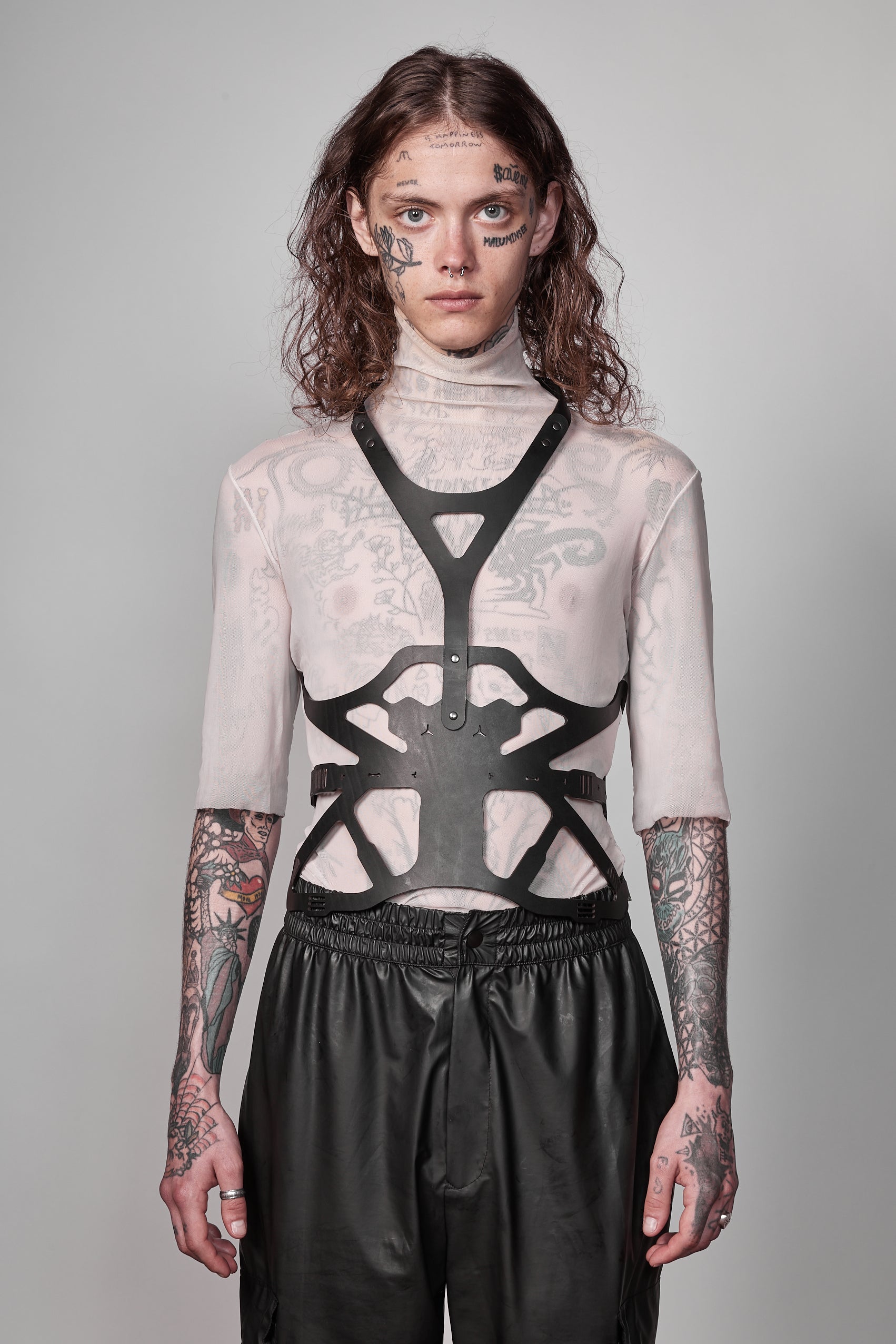 
	Berlin avant-garde style | Unisex Black Leather Harness | Perlensau – PERLENSAU
	